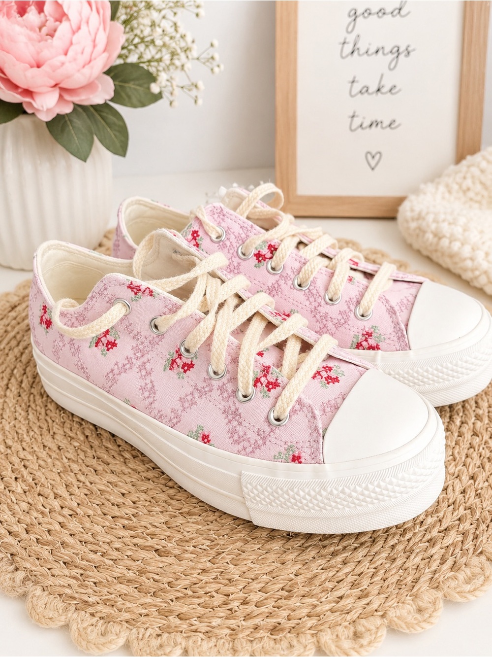 Chuck Taylor platform Pink Floral Low-Top Canvas Sneakers
